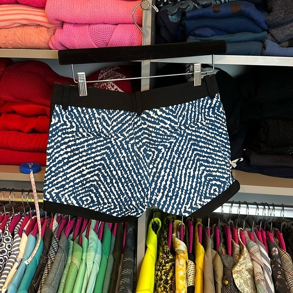 J Crew black with blue/white print 3” shorts size 0 - Picture 3 of 3